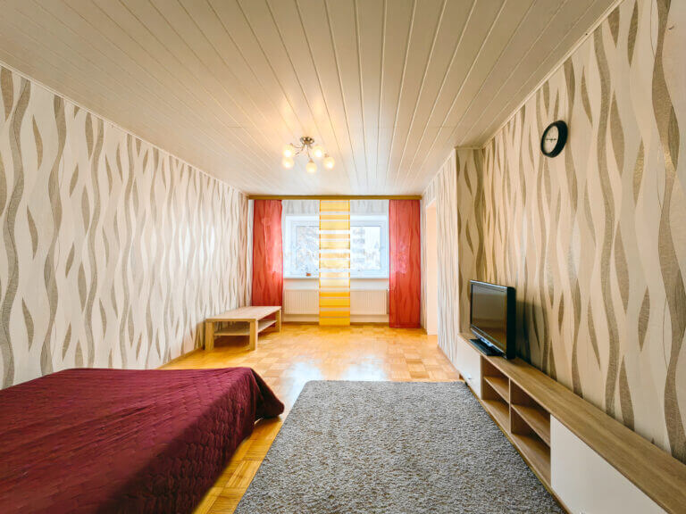 Siili, mustamäe, elutuba